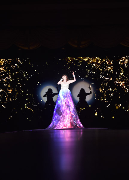 Projection Mapping on the performer_s dress